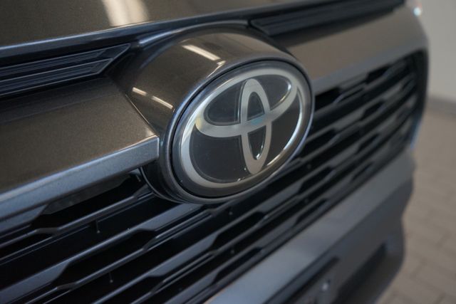 Thumbnail: 2020 Toyota RAV4 - 17