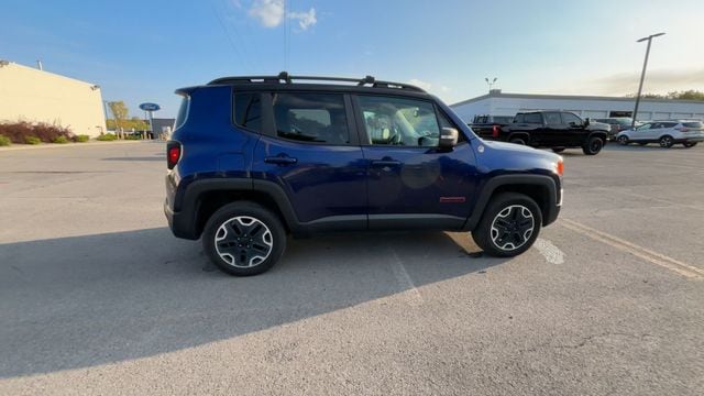 Thumbnail: 2016 Jeep Renegade - 10