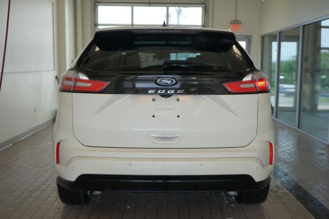 2022 Ford Edge  12