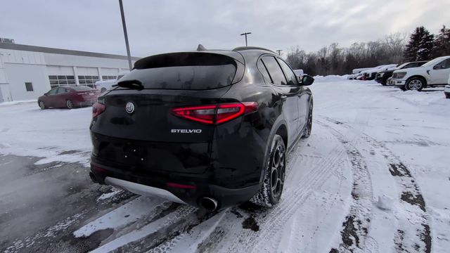 Thumbnail: 2018 Alfa Romeo Stelvio - 9