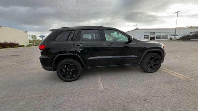 Thumbnail: 2019 Jeep Grand Cherokee - 10