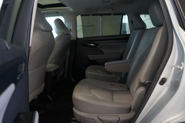 2021 Toyota Highlander XLE 28