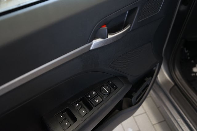 Thumbnail: 2020 Hyundai Elantra - 19