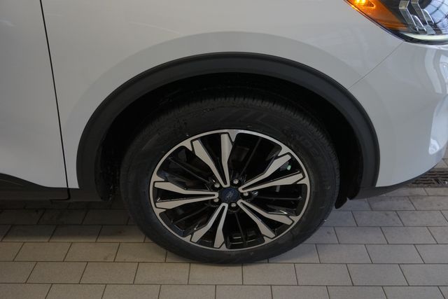 Thumbnail: 2022 Ford Escape - 15