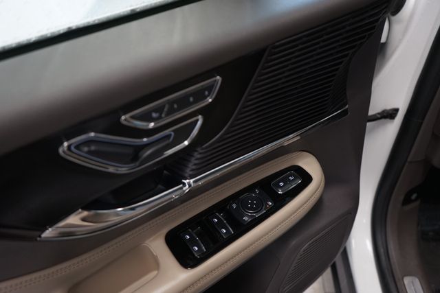 Thumbnail: 2022 Lincoln Corsair - 20