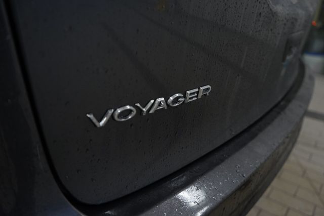 Thumbnail: 2022 Chrysler Voyager - 4