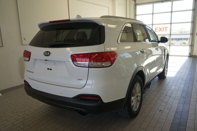 Thumbnail: 2017 Kia Sorento - 14