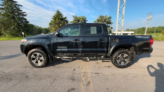 Thumbnail: 2017 Toyota Tacoma - 5