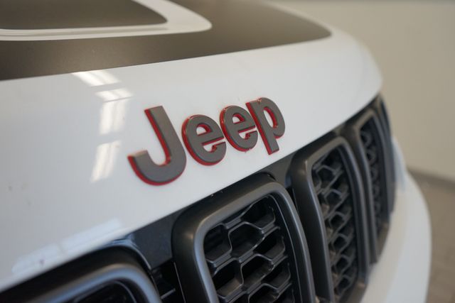 Thumbnail: 2020 Jeep Grand Cherokee - 20