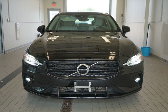 Thumbnail: 2022 Volvo S60 - 18