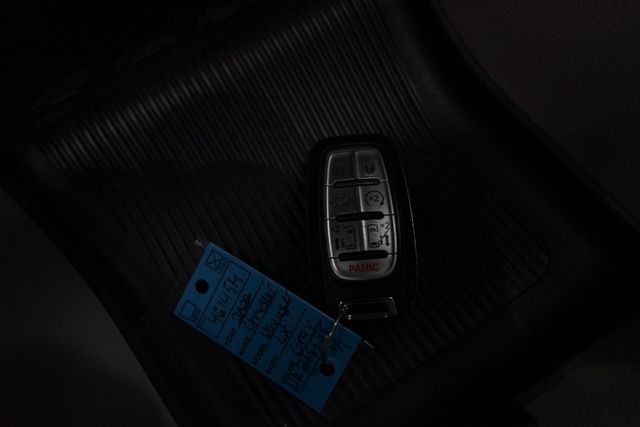 Thumbnail: 2022 Chrysler Voyager - 16