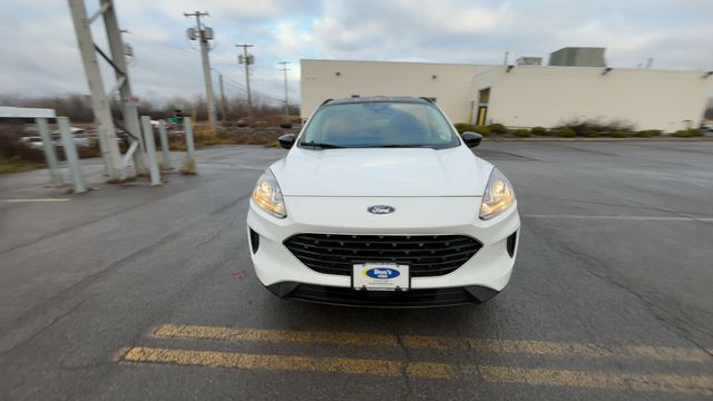 Thumbnail: 2022 Ford Escape - 3