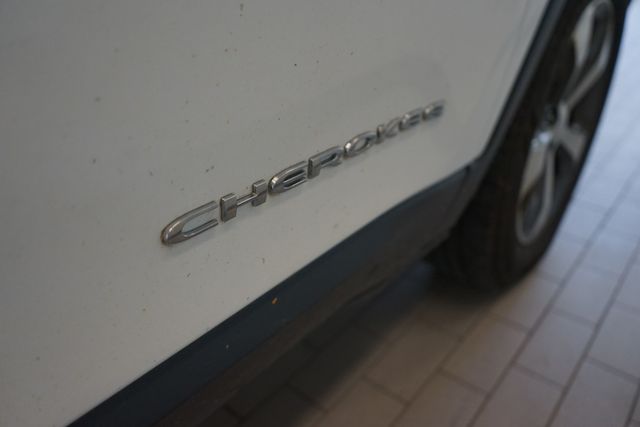Thumbnail: 2020 Jeep Cherokee - 14