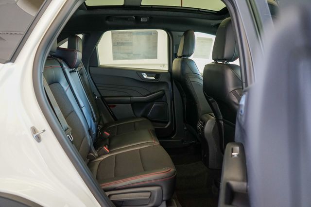 2025 Ford Escape ST-Line 31