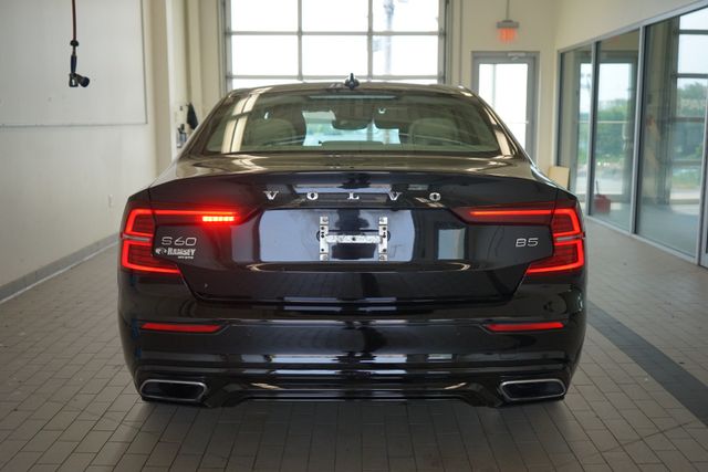 Thumbnail: 2022 Volvo S60 - 13