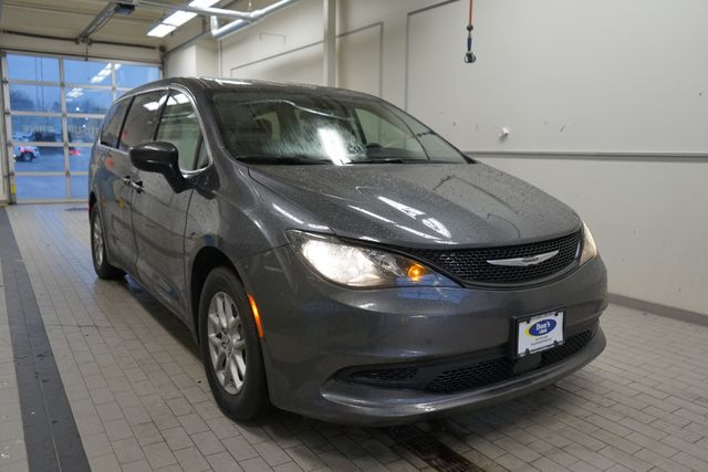 Thumbnail: 2022 Chrysler Voyager - 7