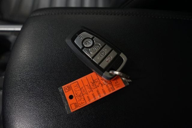 Thumbnail: 2019 Ford Edge - 9