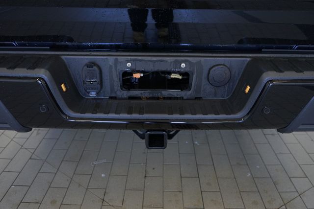 Thumbnail: 2022 Chevrolet Colorado - 13