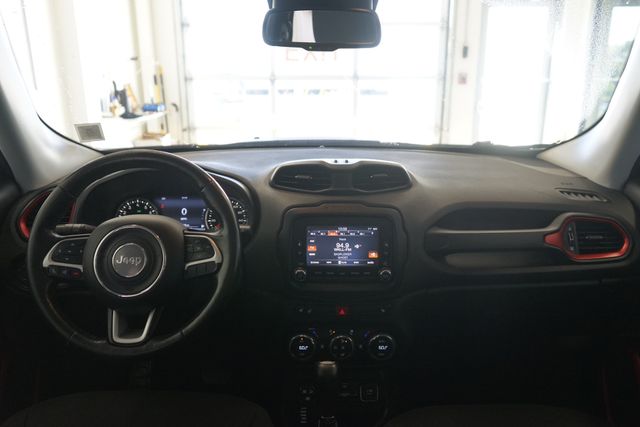 Thumbnail: 2016 Jeep Renegade - 30