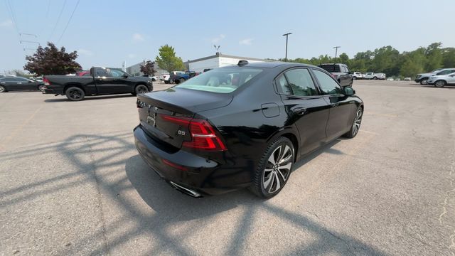 Thumbnail: 2022 Volvo S60 - 9