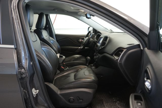 Thumbnail: 2021 Jeep Cherokee - 33