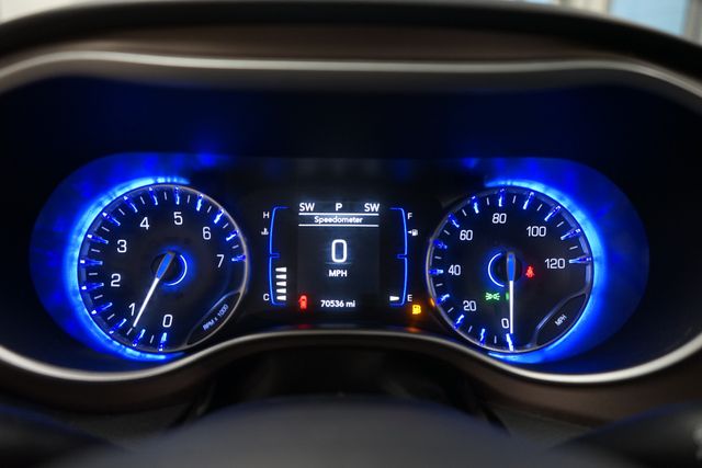 Thumbnail: 2022 Chrysler Voyager - 13