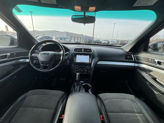 Thumbnail: 2017 Ford Explorer - 15