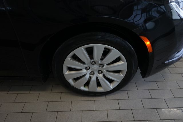 Thumbnail: 2015 Chrysler 200 - 15