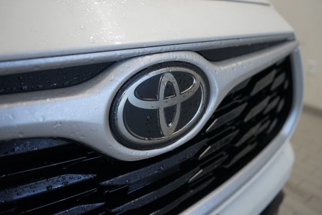 Thumbnail: 2021 Toyota Highlander - 18