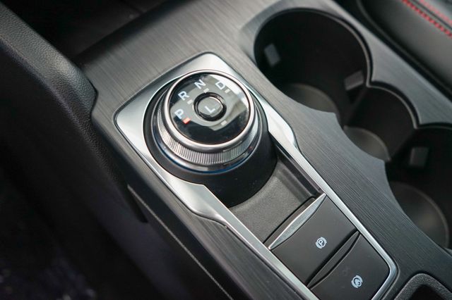2025 Ford Escape ST-Line 25