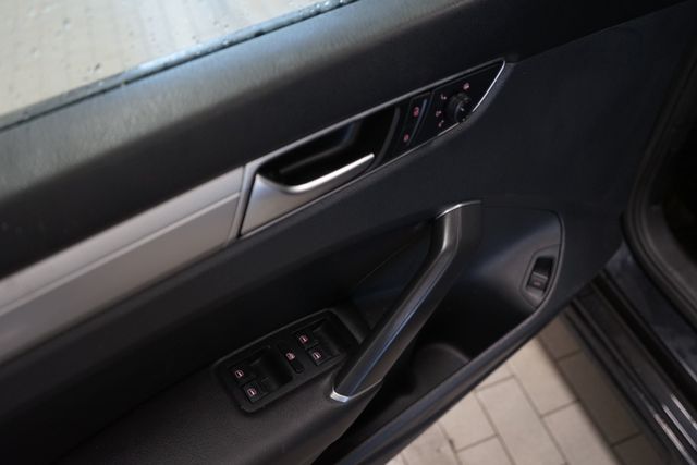 Thumbnail: 2019 Volkswagen Passat - 18