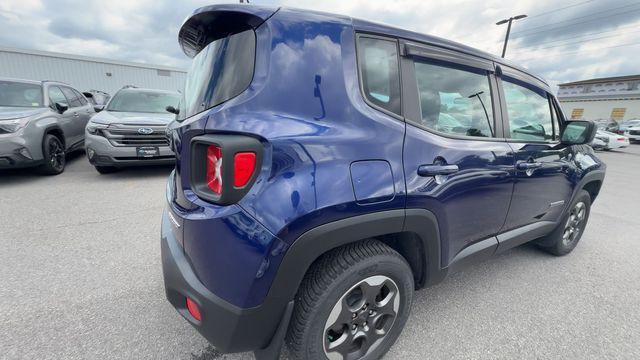 Thumbnail: 2016 Jeep Renegade - 9