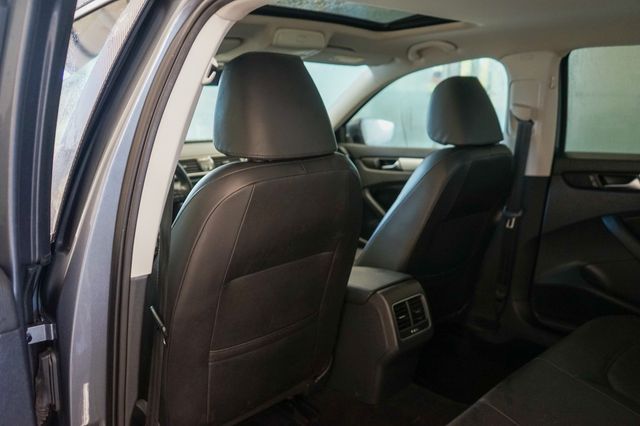 Thumbnail: 2013 Volkswagen Passat - 18