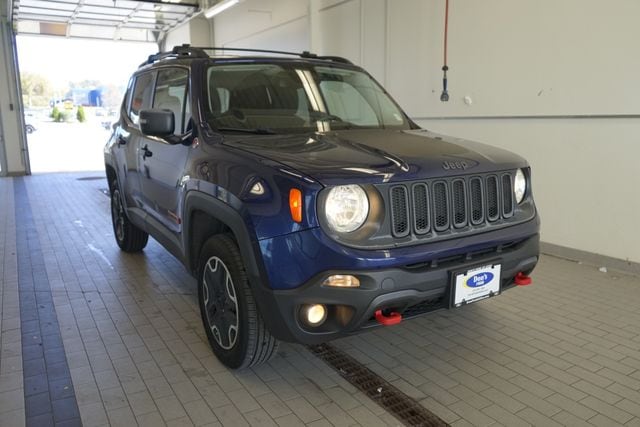 Thumbnail: 2016 Jeep Renegade - 17