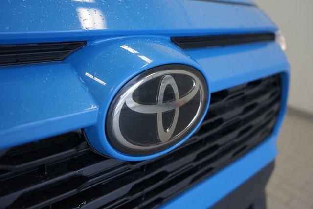 Thumbnail: 2021 Toyota RAV4 - 18