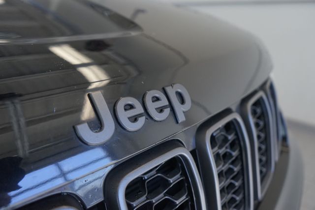 Thumbnail: 2018 Jeep Grand Cherokee - 10