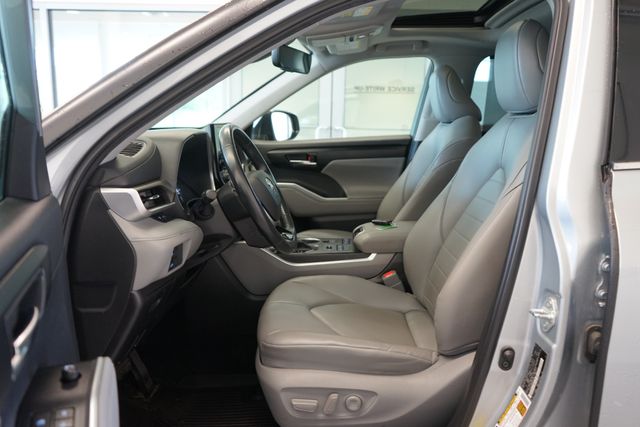 2021 Toyota Highlander XLE 19