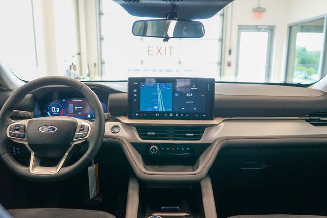 2025 Ford Explorer Active 22