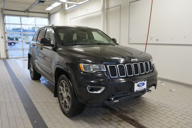 Thumbnail: 2018 Jeep Grand Cherokee - 16