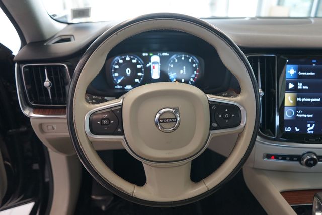 Thumbnail: 2022 Volvo S60 - 22