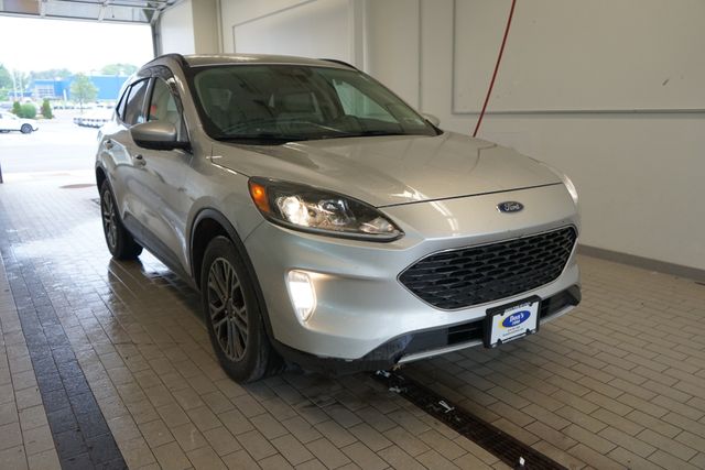 2020 Ford Escape SEL 16