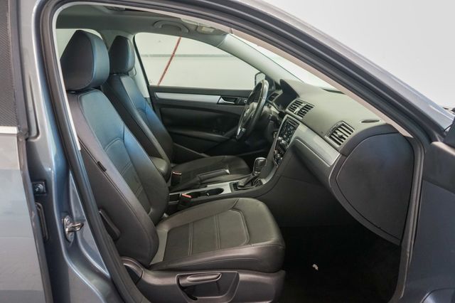 Thumbnail: 2013 Volkswagen Passat - 22