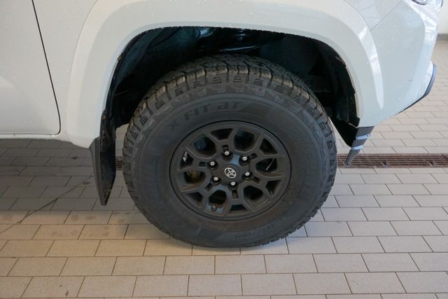 Thumbnail: 2021 Toyota Tacoma - 17