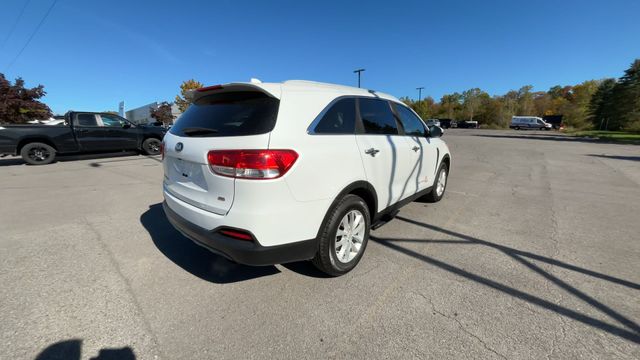 Thumbnail: 2017 Kia Sorento - 9