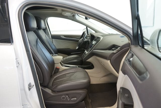 Thumbnail: 2019 Lincoln MKC - 31