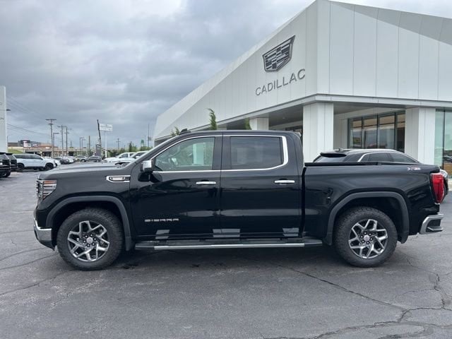 2022 GMC Sierra 4WD Crew Cab Short Box SLT's photo