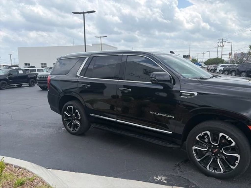 Used 2023 GMC Yukon SLT SUV