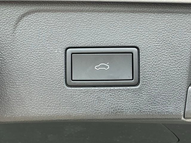 2025 Volkswagen Atlas SEL Premium R-Line - Photo 23