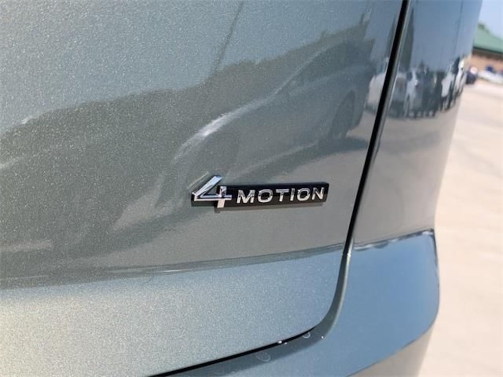 New 2026 Volkswagen Atlas Cross Sport 2.0T SE w/Technology SUV