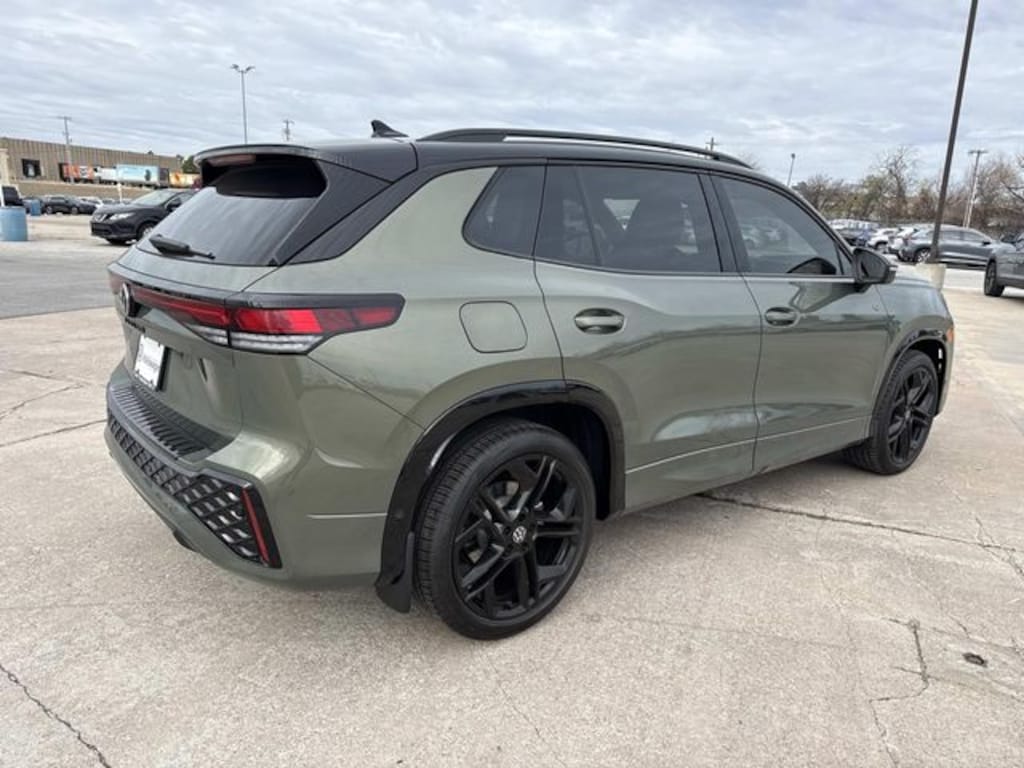 New 2026 Volkswagen Tiguan 2.0T SE R-Line Black SUV
